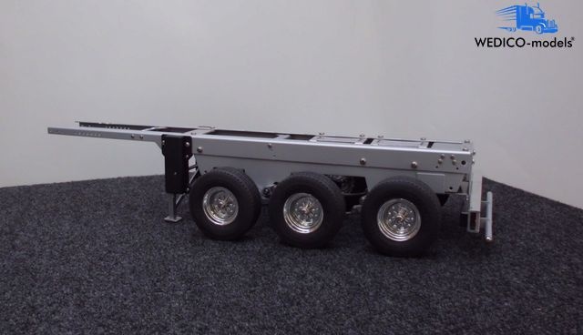 Pro-chassis 3-axle semi-trailer with lift